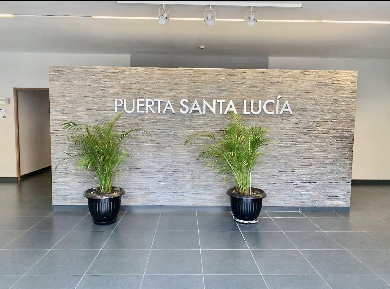 Recibidor — Puerta Santa Lucía